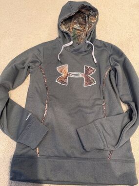 Under Armour woman’s dri fit grey Camouflage Accent Hoodie sz XS